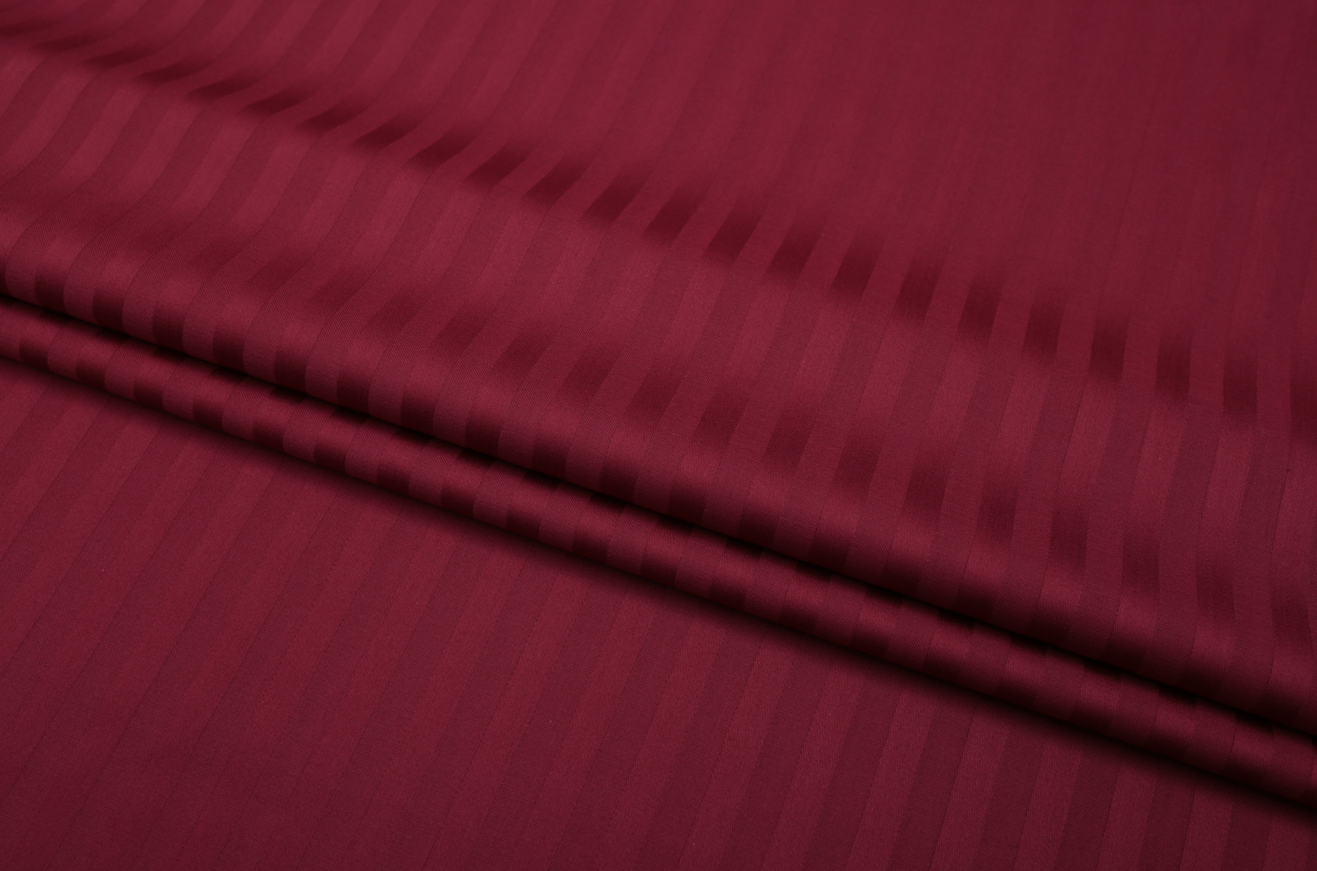 Комплект постельного белья семейный Amore bordo1652 страйп-сатин Бордовый (KPB-As-STLux-bordo1652 50x70_) - фото 4 Комплект постельного белья семейный Amore bordo1652 страйп-сатин Бордовый (KPB-As-STLux-bordo1652 50x70_) - фото 4