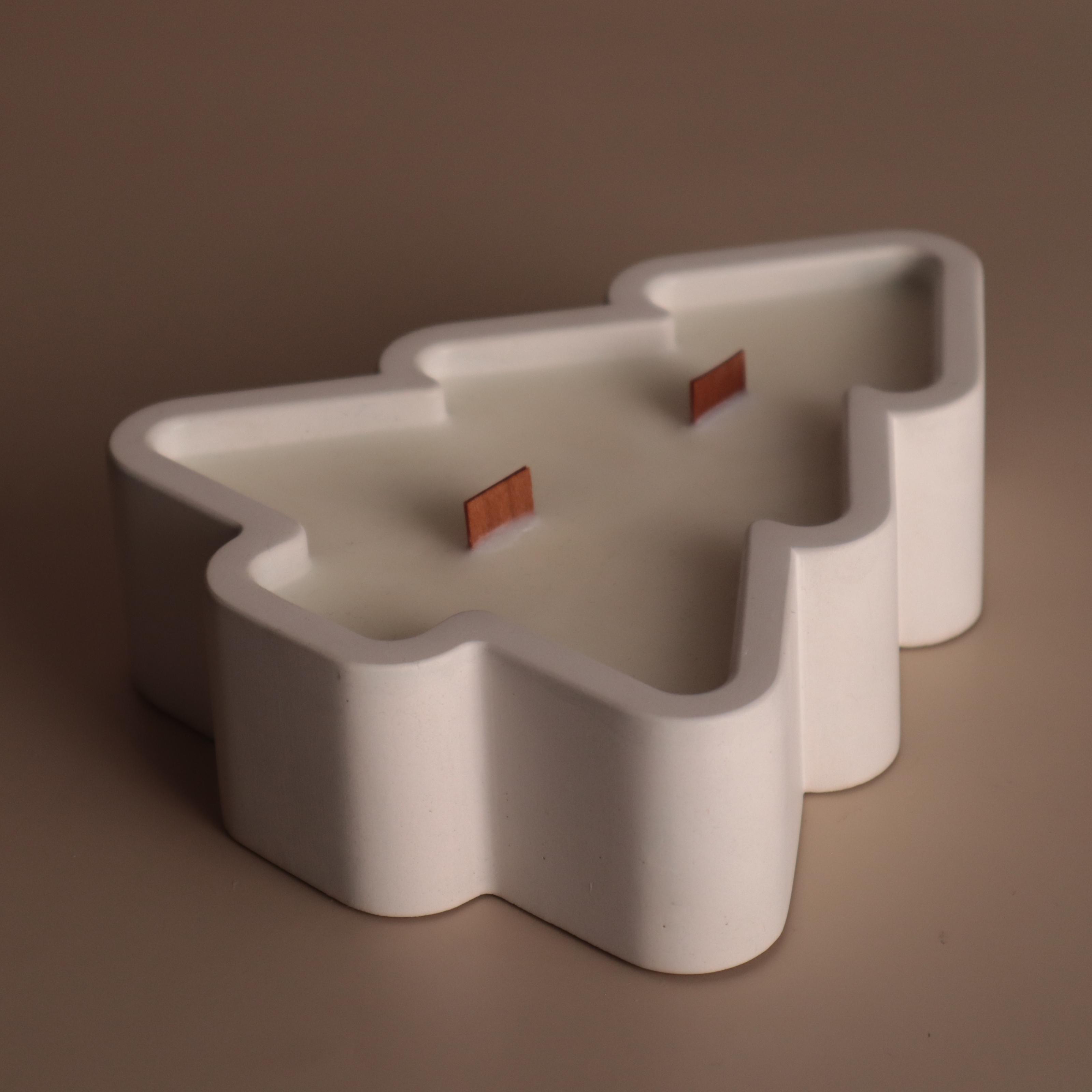 Свеча ароматическая Wax Harmony Елка Палочка корицы в гипсовом кашпо Белый (1000191210)