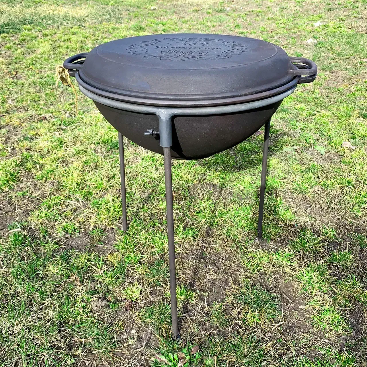 Котел чугунный Maysternya с крышкой-сковородой и триногой 12 л (2603332451)