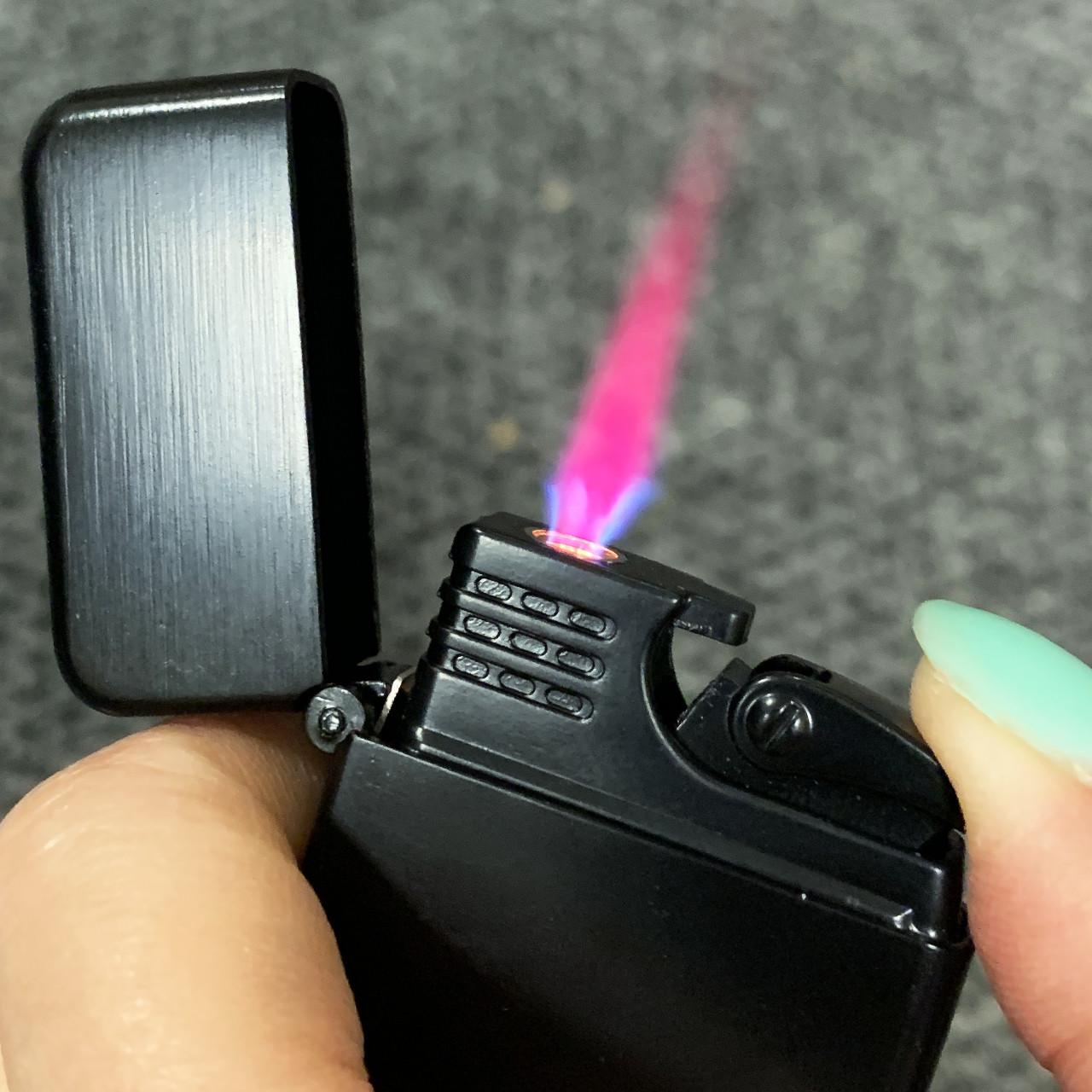 Запальничка з гравіюванням та газ для дозаправки у комплекті Чорний - фото 2 Запальничка з гравіюванням та газ для дозаправки у комплекті Чорний - фото 2