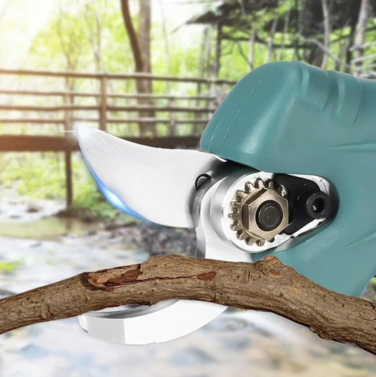 Набір інструментів акумуляторний DUC155Z+DUP270 пила/секатор 48V Чорний/Синій (639301) - фото 6 Набір інструментів акумуляторний DUC155Z+DUP270 пила/секатор 48V Чорний/Синій (639301) - фото 6