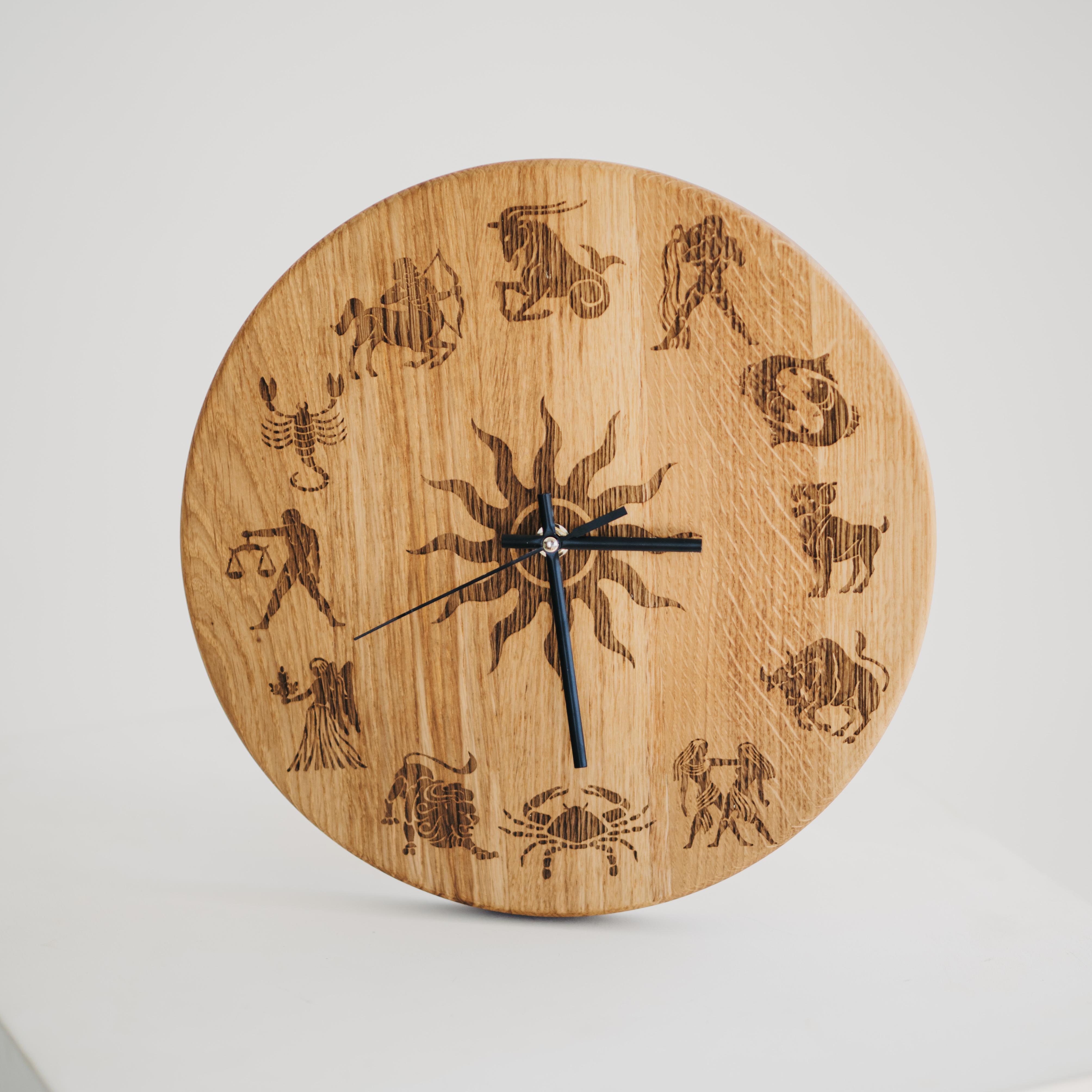 Часы настенные из дерева Zodiac signs с гравировкой