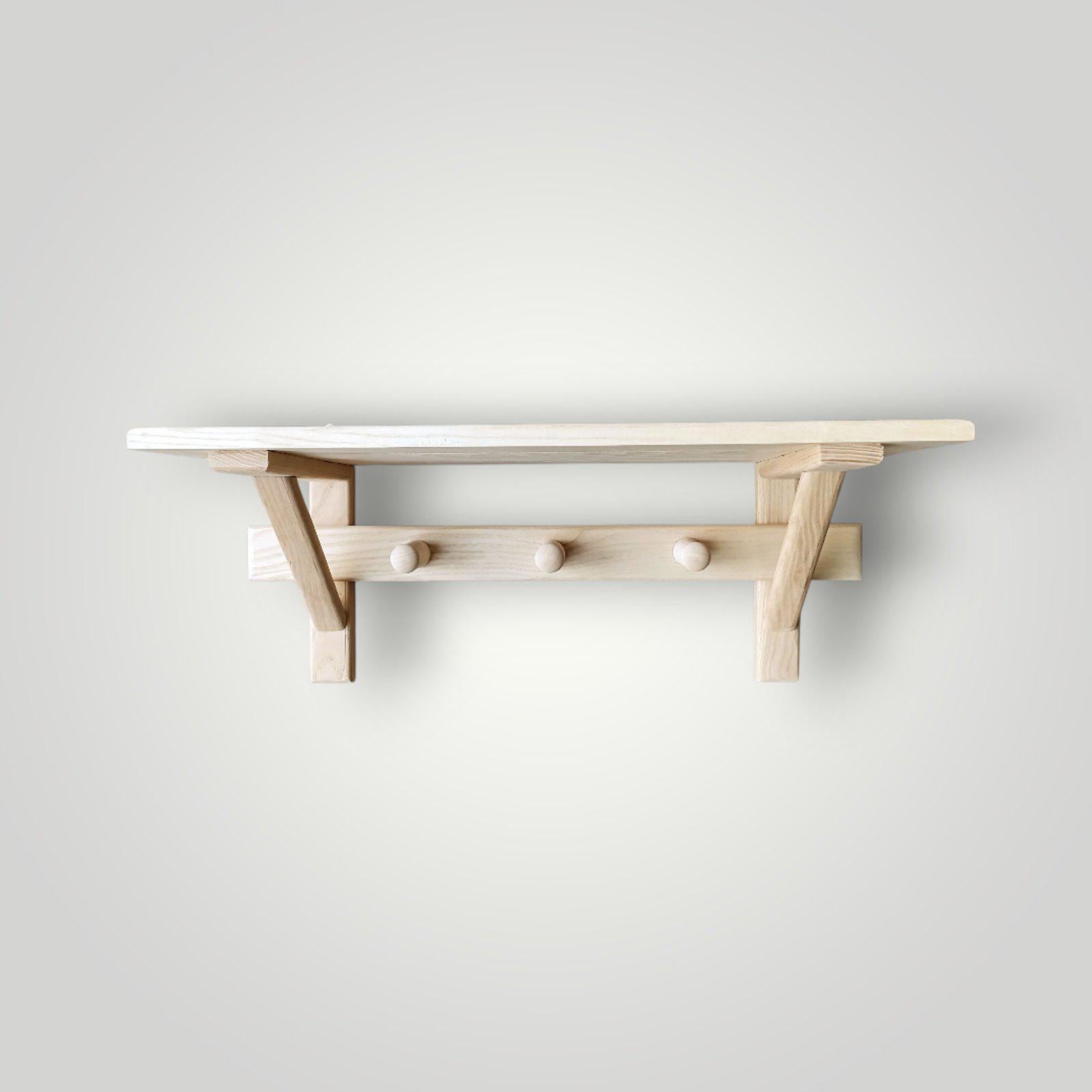 Полка из дерева для бани и сауны на 3 крючка 55 см