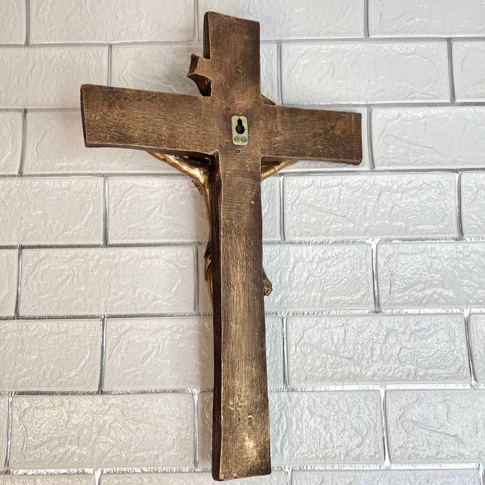 Хрест на стіну Розп’яття Христа декоративне розп’яття з кріпленням 48х32 см Бронзовий - фото 2 Хрест на стіну Розп’яття Христа декоративне розп’яття з кріпленням 48х32 см Бронзовий - фото 2