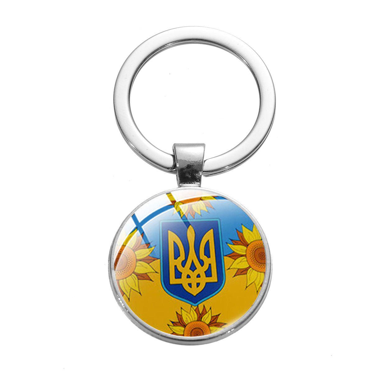 Брелок для ключей патриотический с трезубцем на фоне из подсолнухов (00323)