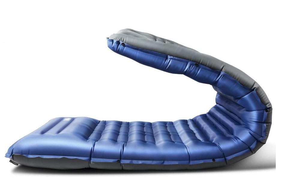 Надувний спальний килимок з подушкою та вбудованим насосом - фото 1