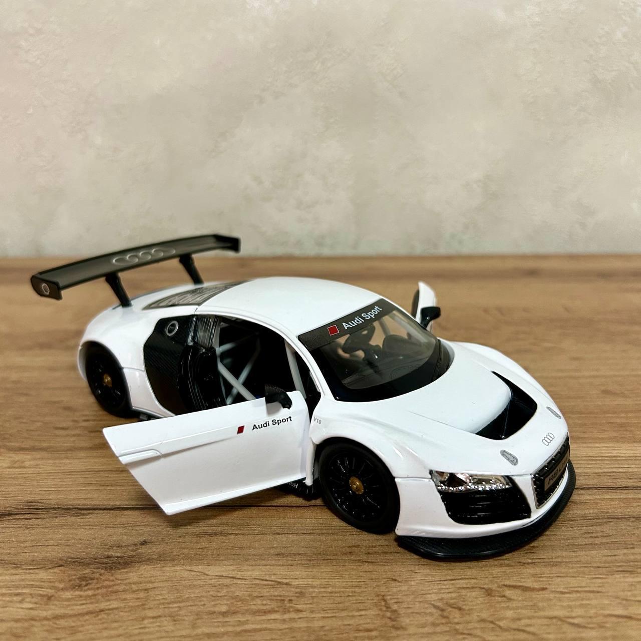 Машинка детская металлическая Rastar 56100 Audi R8 LMS 1:24 Белый (56100) - фото 4 Машинка детская металлическая Rastar 56100 Audi R8 LMS 1:24 Белый (56100) - фото 4