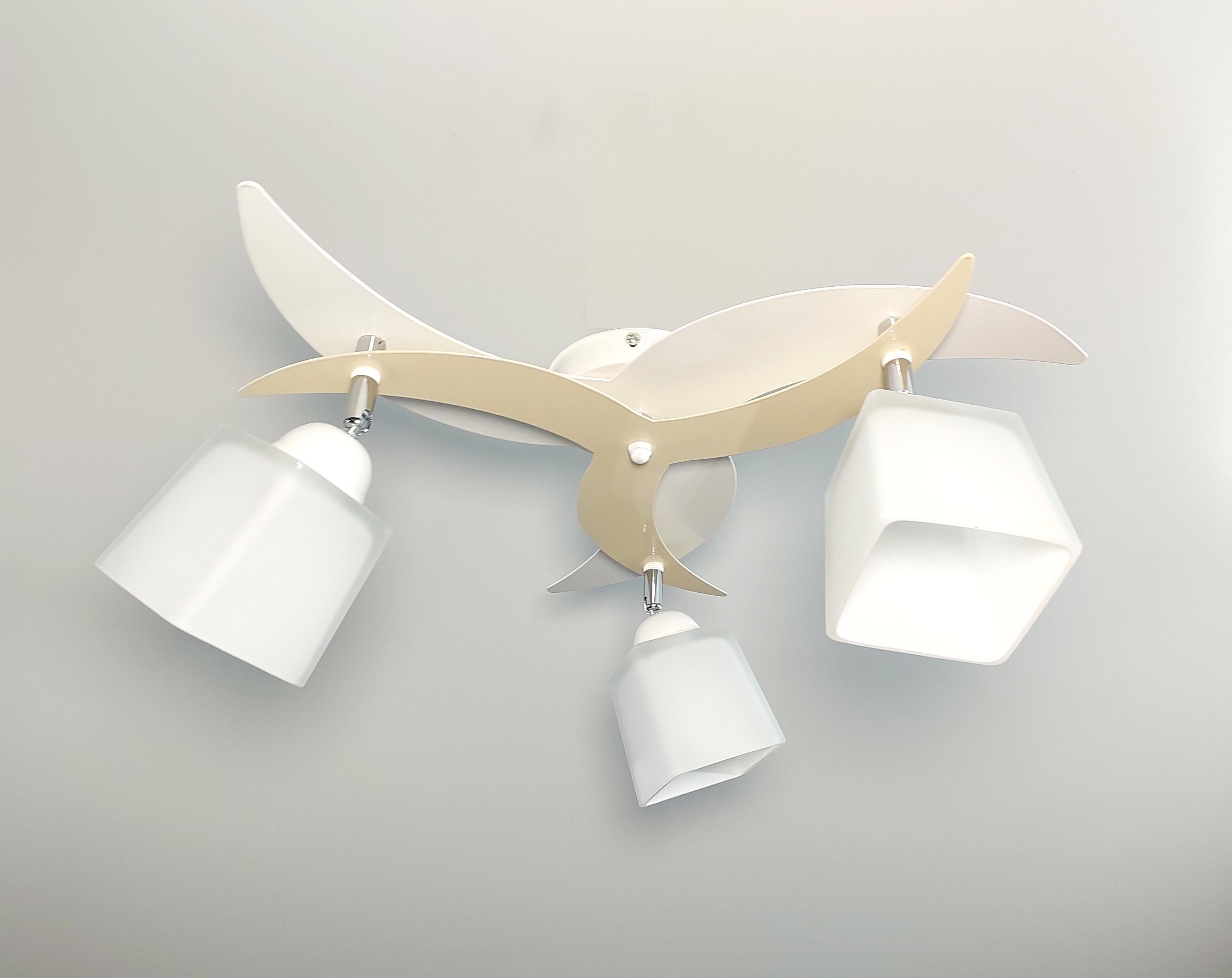 Люстра потолочная 8008/3А на три поворотных плафона Белый/Бежевый