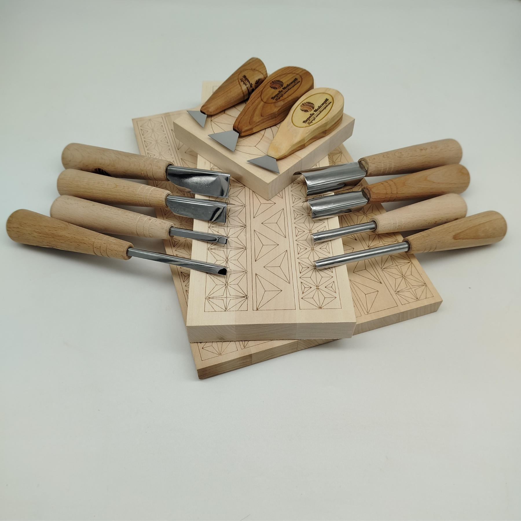 Набор для резьбы по дереву с чертежами 3 доски/3 резаки/8 стамесок (33740833)