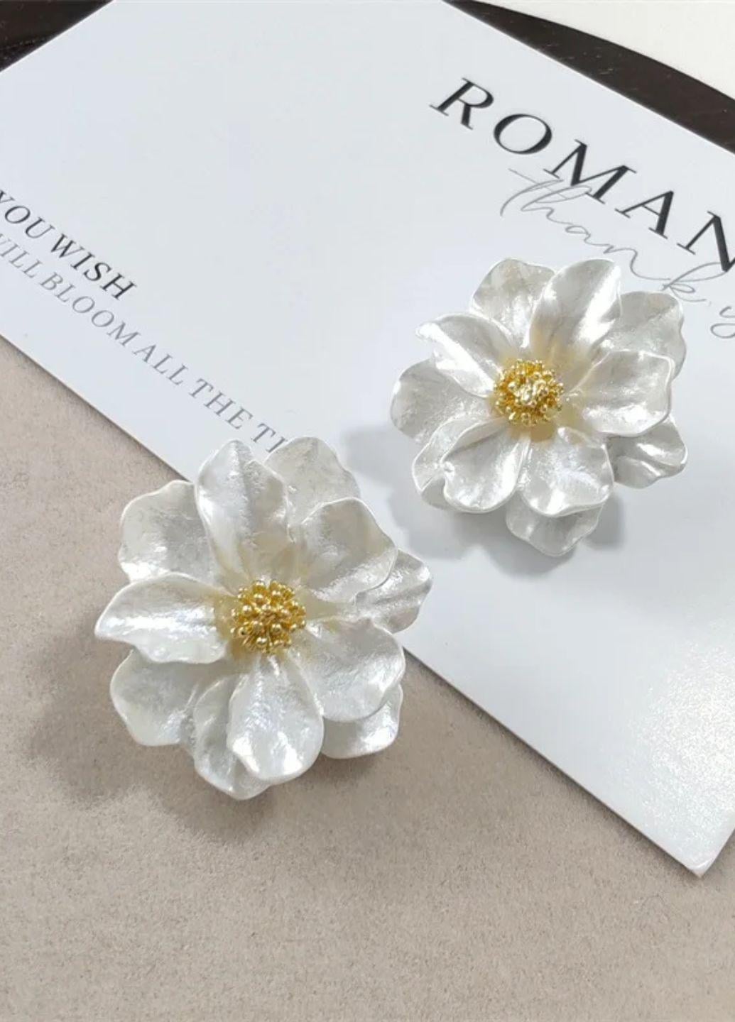 Серьги гвоздики женские с цветком Fashion Jewelry Белый (17377)