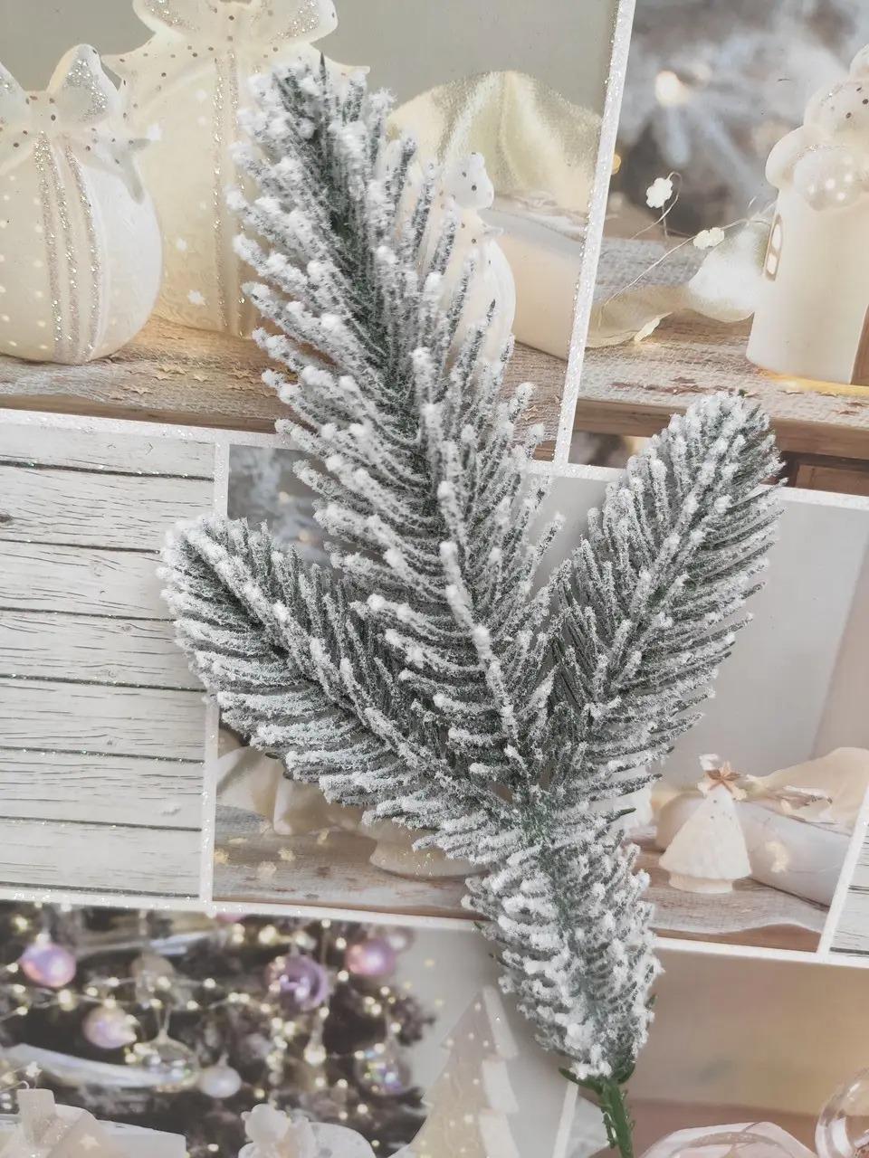 Гілка ялинки лита/засніжена №2 50 шт.