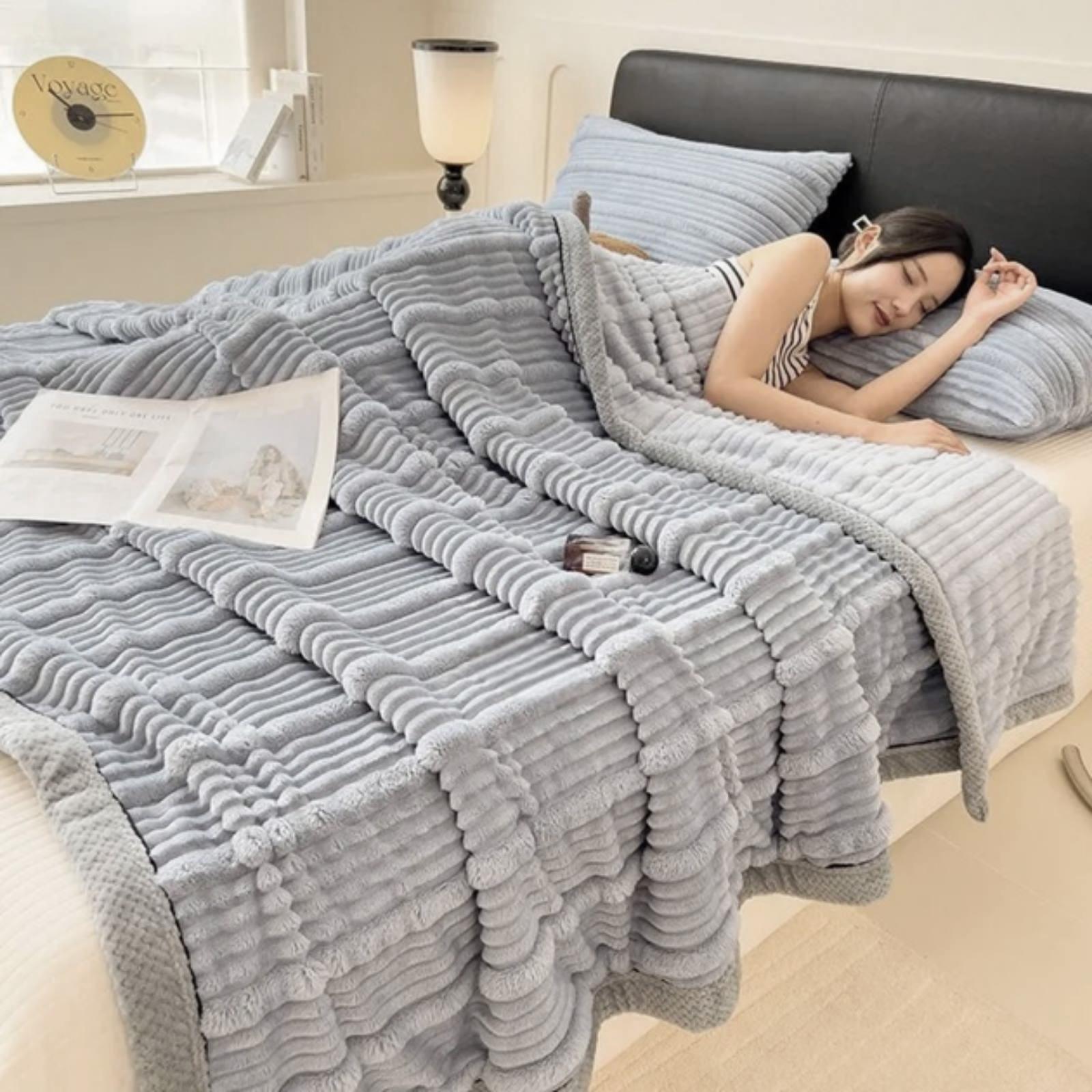 Плед-покривало з мікрофібри Koloco 150x200 см Сірий (16-368-5) - фото 2 Плед-покривало з мікрофібри Koloco 150x200 см Сірий (16-368-5) - фото 2