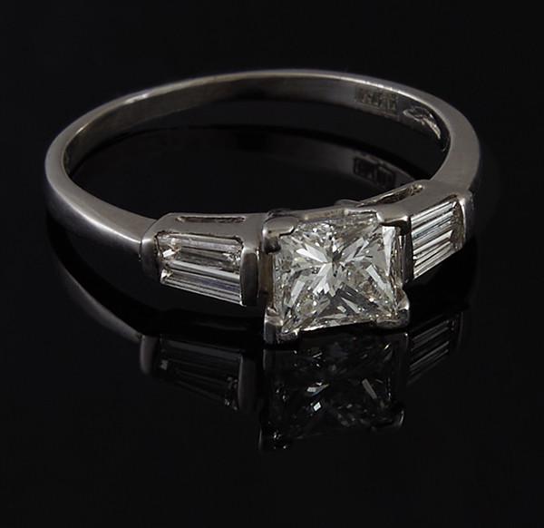 Кольцо золотое с бриллиантами р. 17,5 С44Л1№15