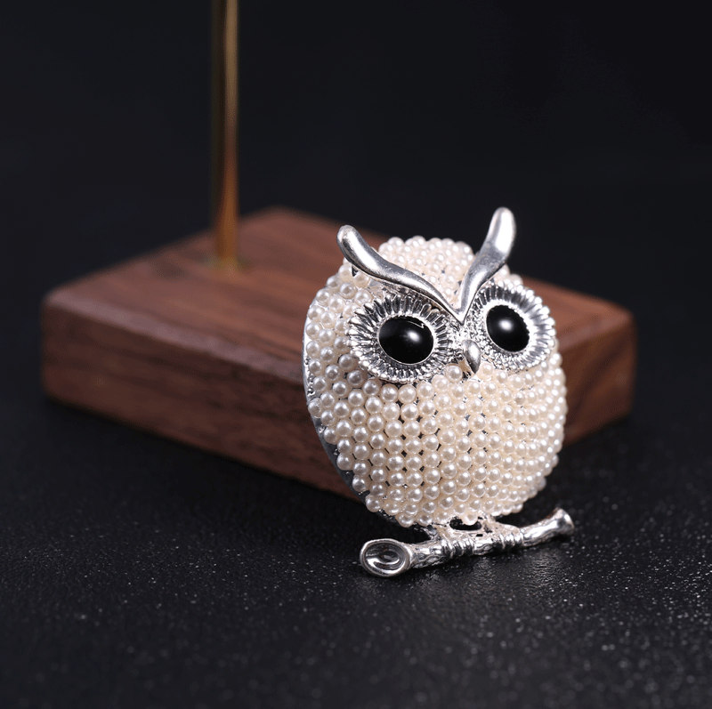 Брошка жіноча Сова 39x33 мм 14,5 г Білий (494693340) - фото 2 Брошка жіноча Сова 39x33 мм 14,5 г Білий (494693340) - фото 2