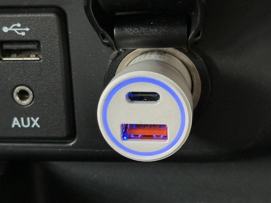 Зарядний пристрій автомобільний REYND C3 USB A+C 30W Білий (21265676) - фото 2