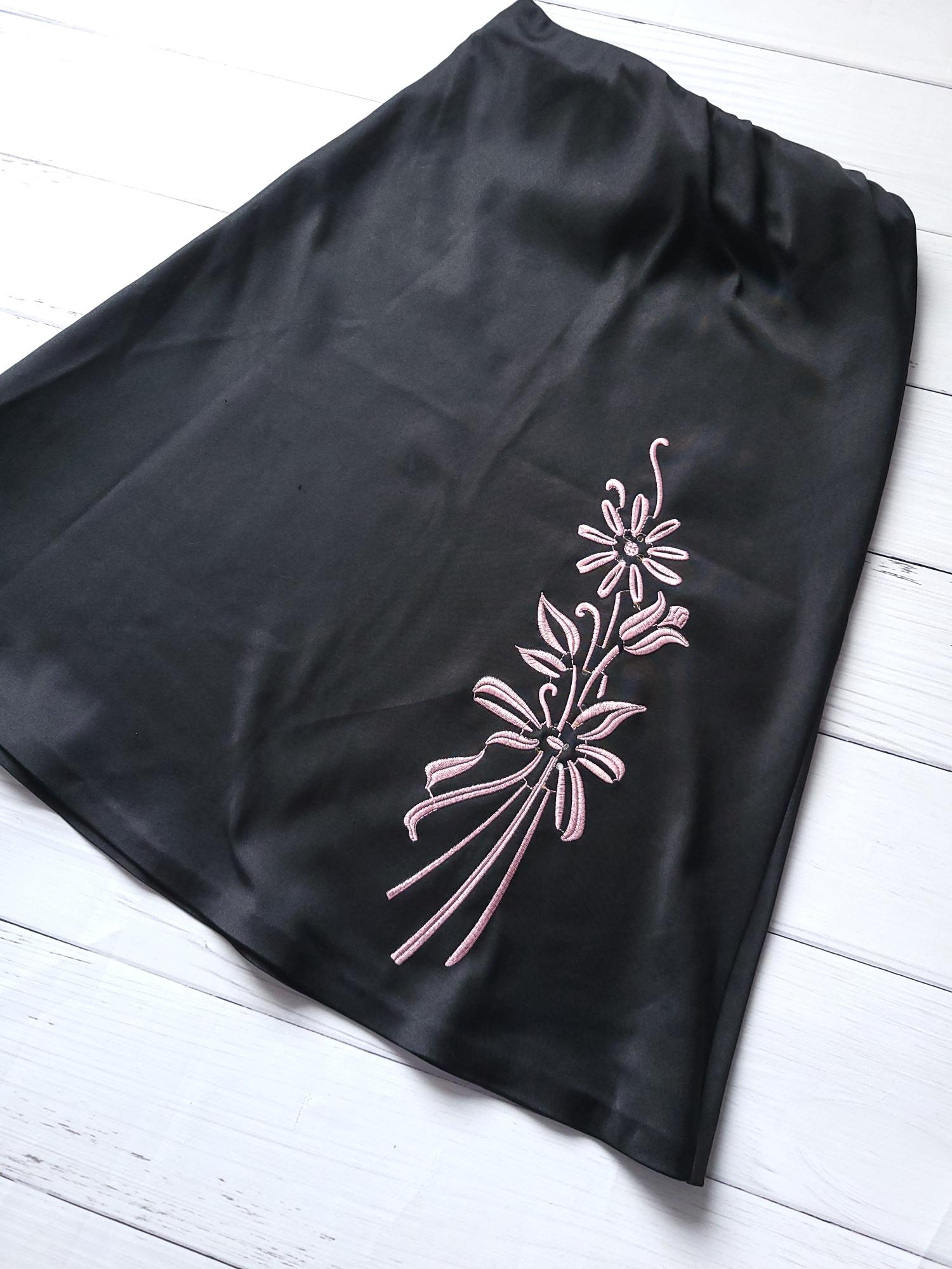 Юбка женская атласная с вышивкой 12219 S Черный (42) - фото 2