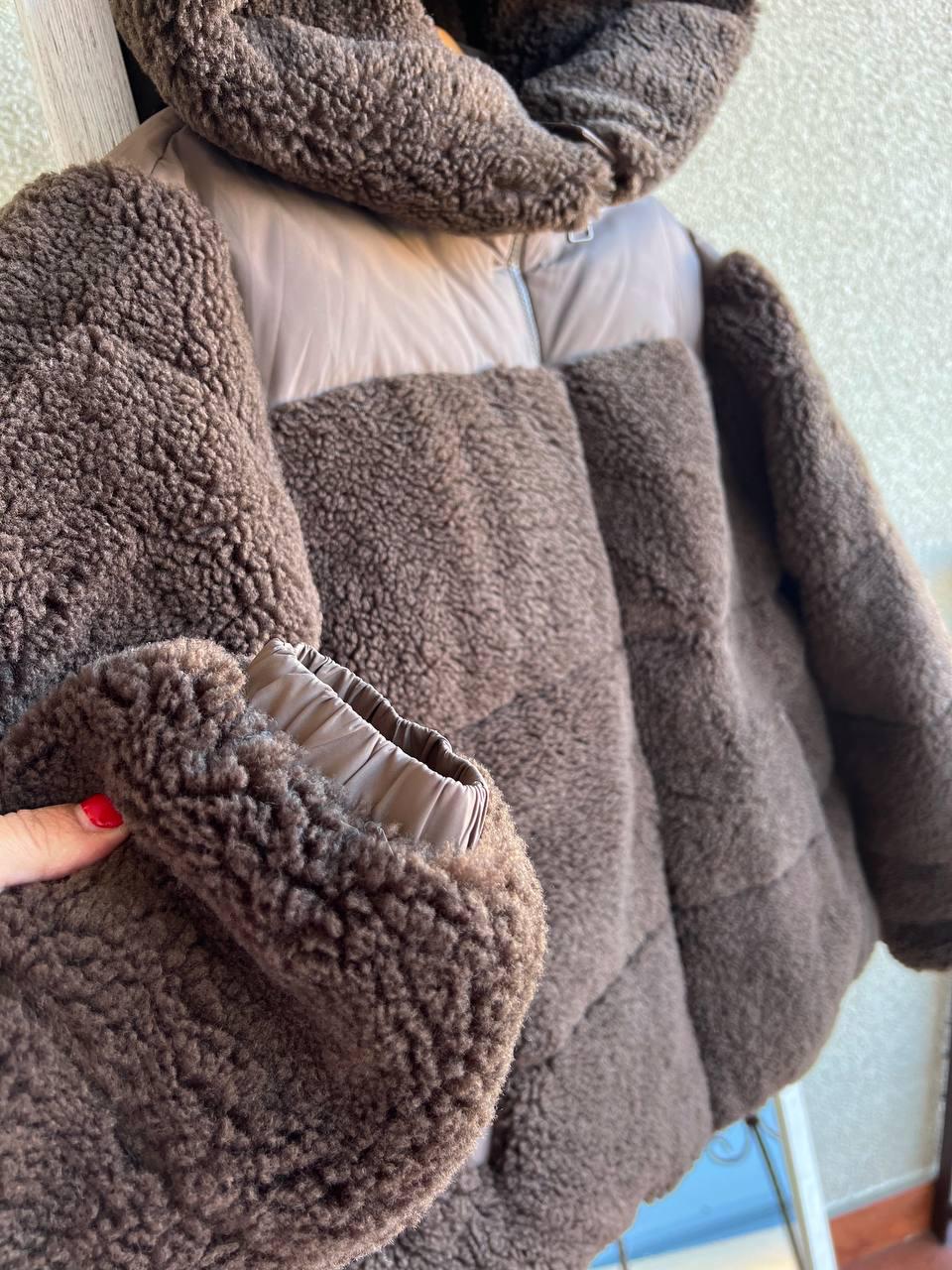 Куртка женская Lady Yep 9055 тедди комбинированная искусственный мех оверсайз с капюшоном р. 44-48 Коричневый (3055) - фото 3