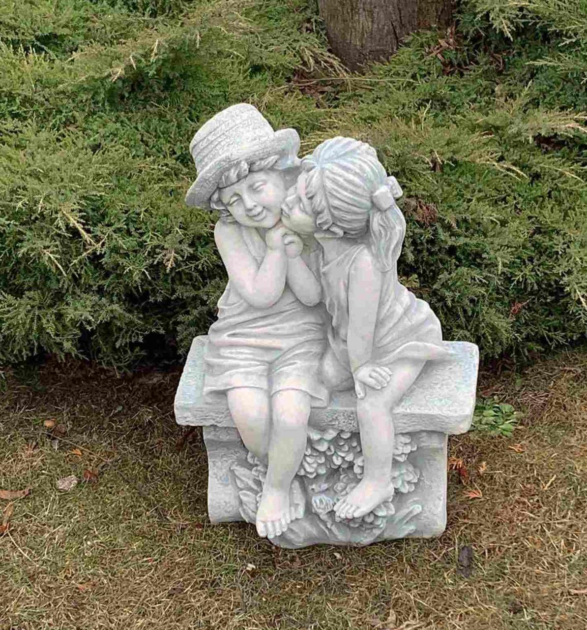 Садовая фигура/статуэтка Мальчик и девочка из цемента ручная работа 65 см (651032)
