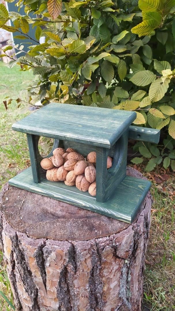 Кормушка для белок Гостинец из оливковой древесины 35х20х16 см - фото 3 Кормушка для белок Гостинец из оливковой древесины 35х20х16 см - фото 3