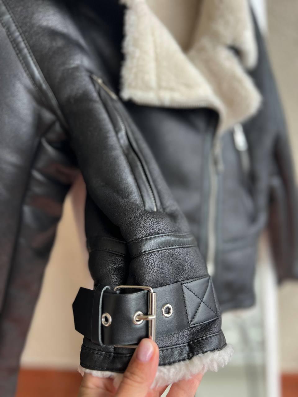 Дублянка женская Aftf Basic 2418 косуха укороченная молния белый мех L Черный (2830) - фото 2 Дублянка женская Aftf Basic 2418 косуха укороченная молния белый мех L Черный (2830) - фото 2