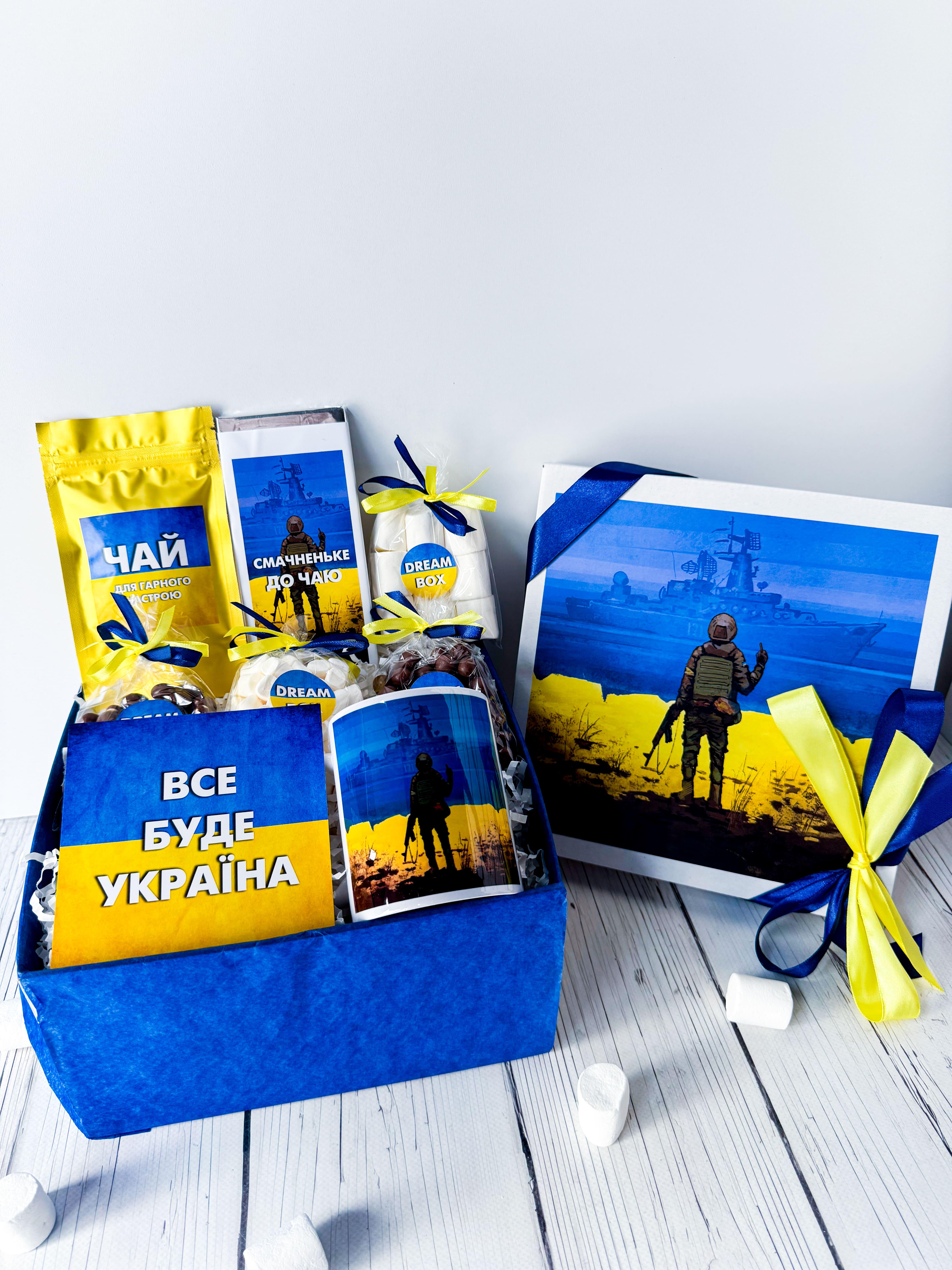 Подарочный бокс Dreambox патриотический 23х23 см (10077) Подарочный бокс Dreambox патриотический 23х23 см (10077)