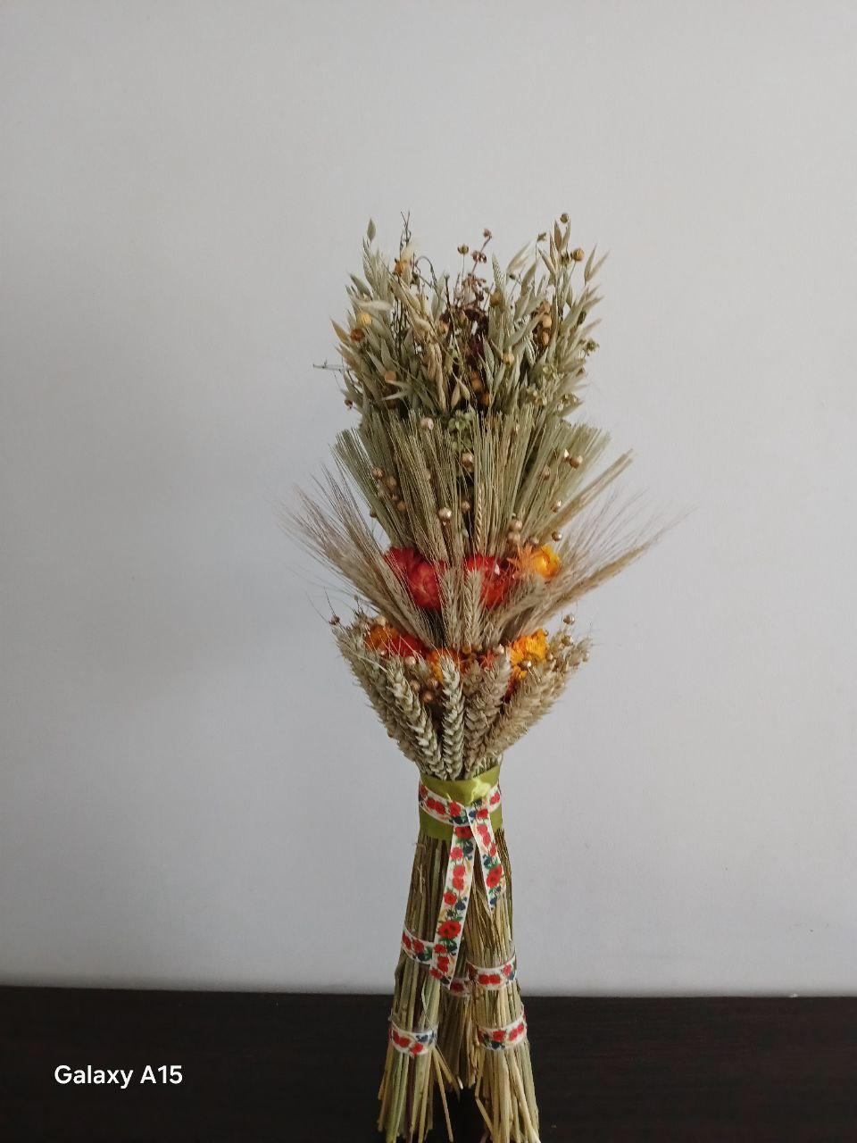 Дідух різдвяний з колосcя пшениці/льону та вівса на трьох ніжках 50-55 см зі стрічкою вишиванкою Білий (2822836732) Дідух різдвяний з колосcя пшениці/льону та вівса на трьох ніжках 50-55 см зі стрічкою вишиванкою Білий (2822836732)