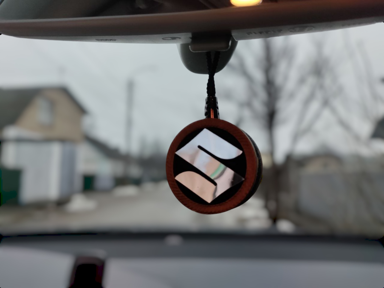 Ароматизатор-підвіска для авто Suzuki з ефектом переливання (2118764431)