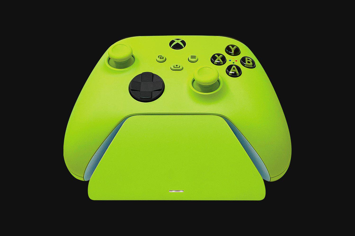 Зарядная станция для геймпадов Razer Universal Quick Charging Stand for Xbox Series X|S Electric Volt (RC21-01750500-R3U1) - фото 2 Зарядная станция для геймпадов Razer Universal Quick Charging Stand for Xbox Series X|S Electric Volt (RC21-01750500-R3U1) - фото 2