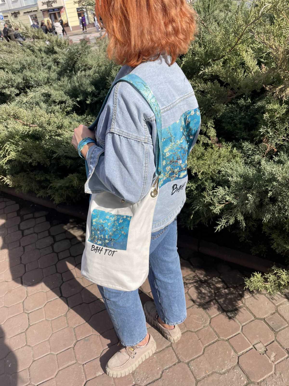 Куртка жіноча джинсова з художнім принтом Мигдаль (00160) - фото 2 Куртка жіноча джинсова з художнім принтом Мигдаль (00160) - фото 2