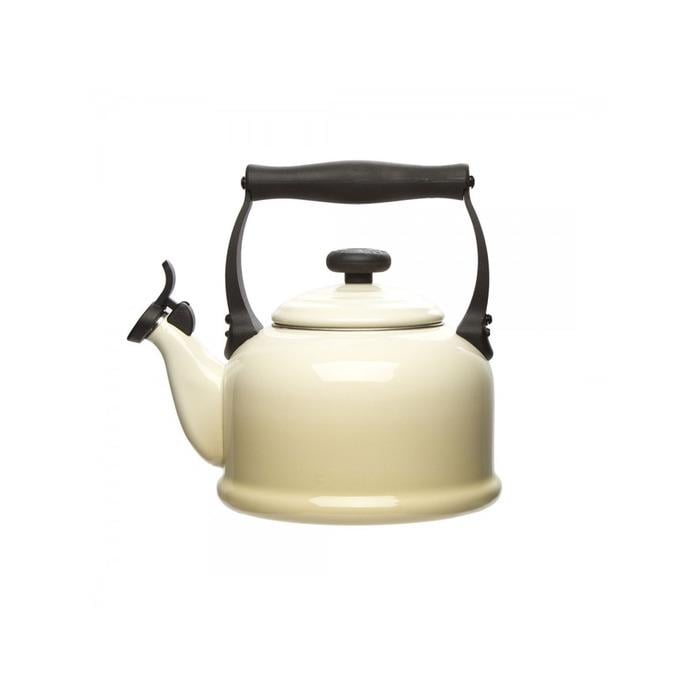 Чайник со свистком Le Creuset Tradition Creme 2,1л Бежевый Чайник со свистком Le Creuset Tradition Creme 2,1л Бежевый