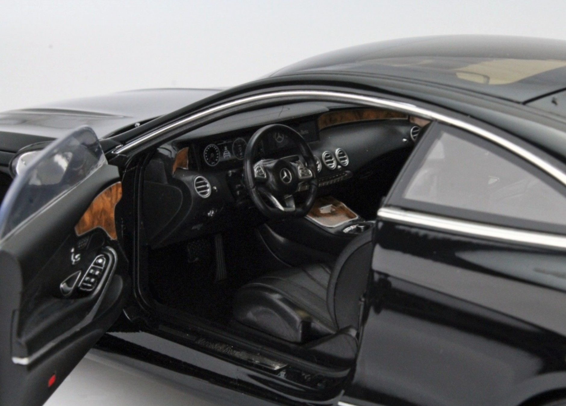 Модель автомобіля Norev 1:18 Mercedes-Benz S-Classe Coupe C217 Black (183482) - фото 4 Модель автомобіля Norev 1:18 Mercedes-Benz S-Classe Coupe C217 Black (183482) - фото 4