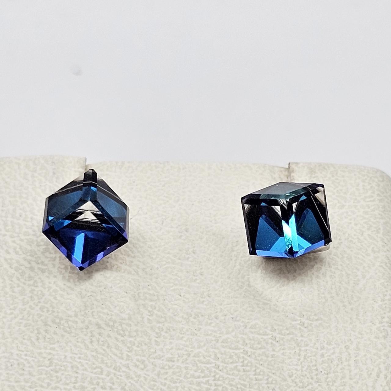 Серебряные серьги-пусеты с кристаллами Swarovski 2,05 г (2831629681) Серебряные серьги-пусеты с кристаллами Swarovski 2,05 г (2831629681)