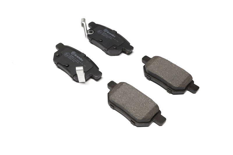 Тормозные колодки дисковые BREMBO для Toyota Auris задние (P83133)