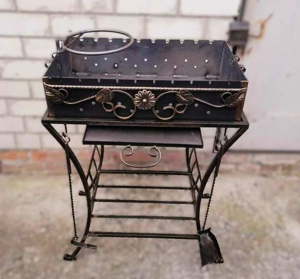 Мангал з бічними столиками/підставкою для казана з совком і кочергою на 10 шампурів (7068) - фото 4