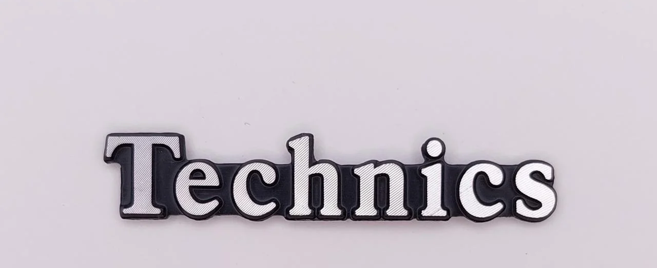 Эмблема Technics на сетку динамика 4,7х0,9 см (1693730050)