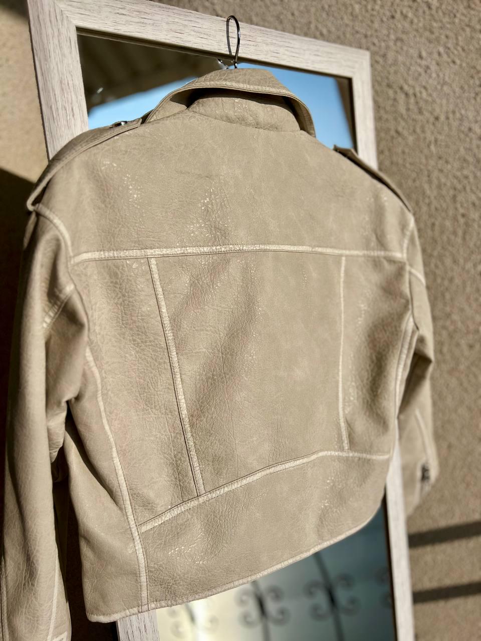 Куртка жіноча Aftf Basic 2466 коротка косуха блискавки пояс варені шви екошкіра L Світло-сірий (2762) - фото 4 Куртка жіноча Aftf Basic 2466 коротка косуха блискавки пояс варені шви екошкіра L Світло-сірий (2762) - фото 4