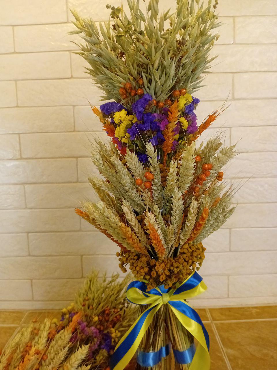 Дідух різдвяний з колосся пшениці/льону та вівса 55-60 см на трьох ніжках з жовто-блакитною стрічкою