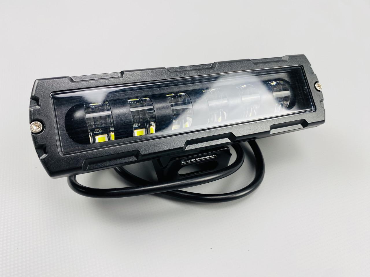 Лампа прямоугольная противотуманная светодиодная для внедорожников 30W LED 6 Led диодов 3D линза 9-32V