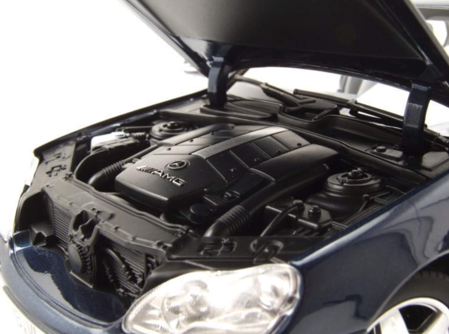 Модель автомобіля Norev 1:18 Mercedes-Benz S55 W220 AMG Blue Metallic (183817) - фото 2 Модель автомобіля Norev 1:18 Mercedes-Benz S55 W220 AMG Blue Metallic (183817) - фото 2