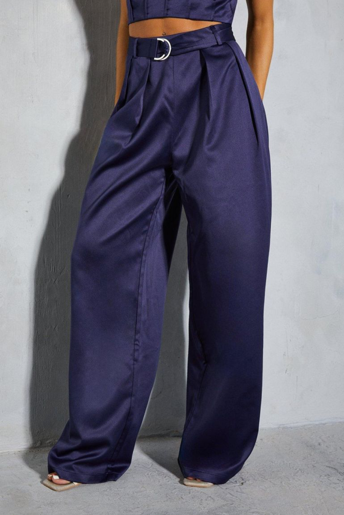 Брюки атласні Misspap широкі Фіолетовий (29544166) - фото 4 Брюки атласні Misspap широкі Фіолетовий (29544166) - фото 4