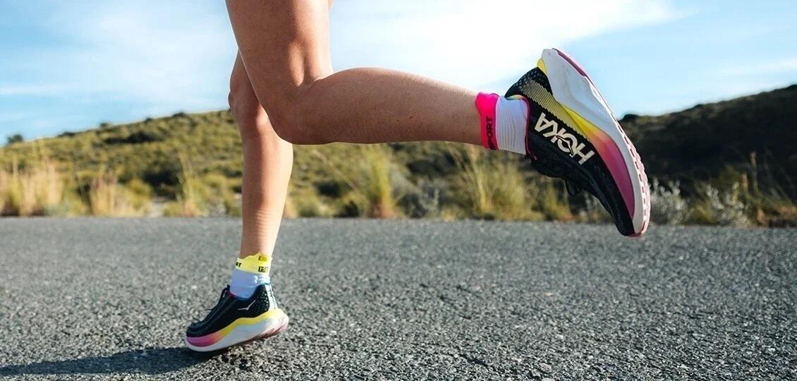 Шкарпетки Compressport Pro Racing Socks V4.0 Run Low T3 White/Safe Yellow/Neo Pink - фото 3