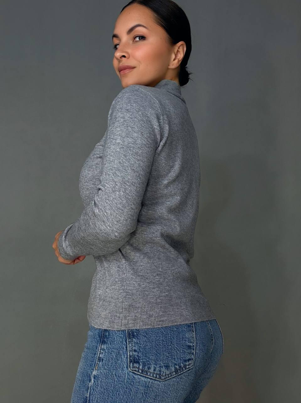 Светр жіночий A-N 106 водолазка гольф з коміром стійкою базовий OS Сірий (5409) - фото 2 Светр жіночий A-N 106 водолазка гольф з коміром стійкою базовий OS Сірий (5409) - фото 2
