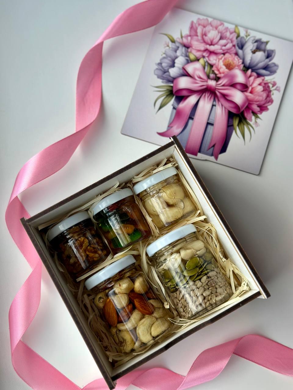 Набор подарочный в деревянной коробке меди акации 2 баночки 130 г/3 баночки 50 г и чай 40 г