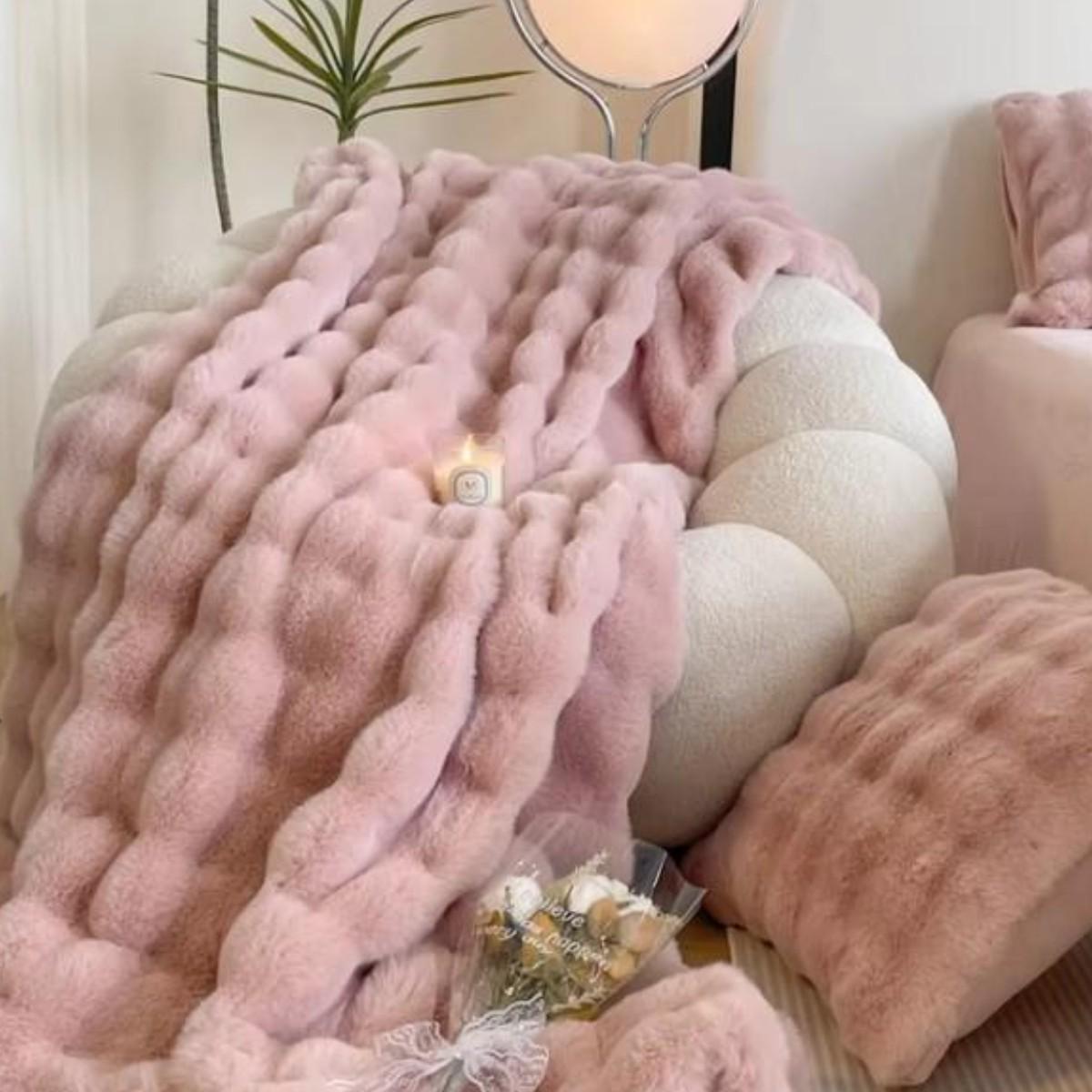 Плед корейский стиль Koloco Кролик евро толщина 5 см 200х220 см Розовый (40221) - фото 1 Плед корейский стиль Koloco Кролик евро толщина 5 см 200х220 см Розовый (40221) - фото 1