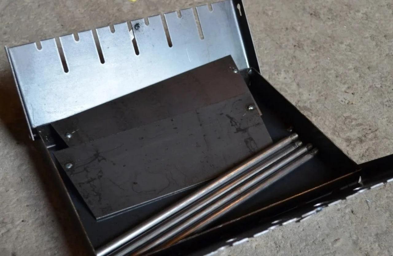 Мангал-чемодан УК-М10 на 10 шампуров 57х27х5 см 55 см (9240000079212) - фото 3 Мангал-чемодан УК-М10 на 10 шампуров 57х27х5 см 55 см (9240000079212) - фото 3