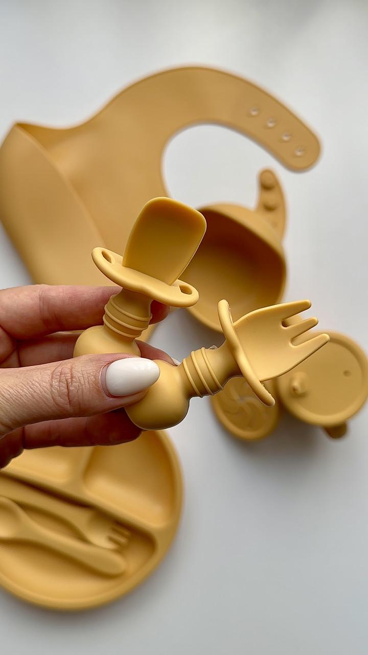 Набор посуды для кормления 9 элементов тарелка/миска/поильник/нагрудник Оранжевый (103) - фото 2