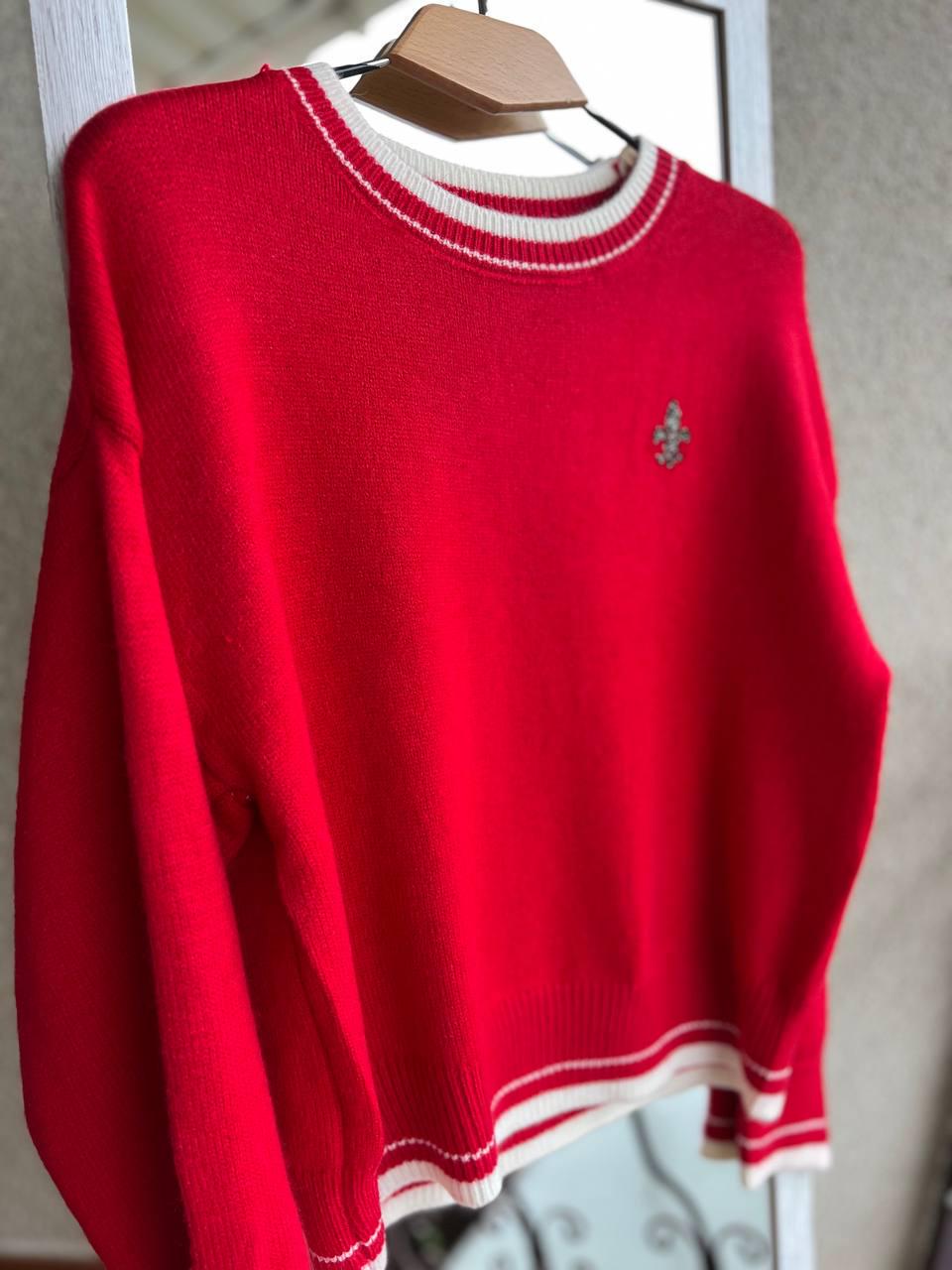 Свитер женский A-N 6101 широкий украшение вензель впереди с камнями OS Красный (2921) - фото 4 Свитер женский A-N 6101 широкий украшение вензель впереди с камнями OS Красный (2921) - фото 4