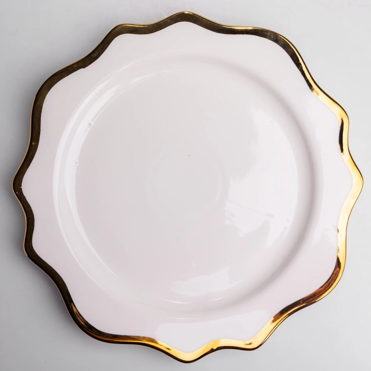 Блюдо сервировочное фарфоровое круглое Yiwu Antique d 30 см White (HKPP-12)