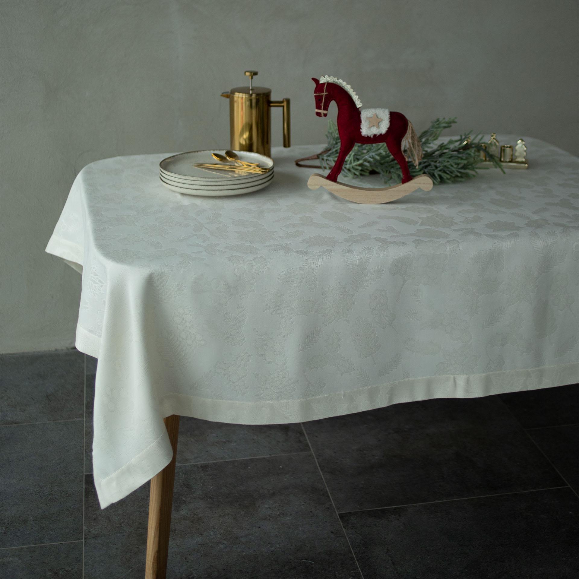 Скатертина Едельвіка Різдво 2,40x1,50 м Молочний (341-24/00) - фото 1 Скатертина Едельвіка Різдво 2,40x1,50 м Молочний (341-24/00) - фото 1