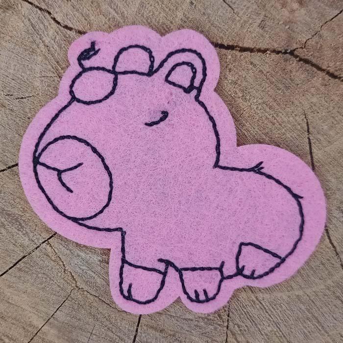 Нашивка термоклеевая Капибара с персиком на голове на фетре 4,5x5 см (320970434)